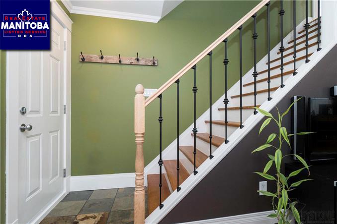 Property 326 Regent Ave W img1