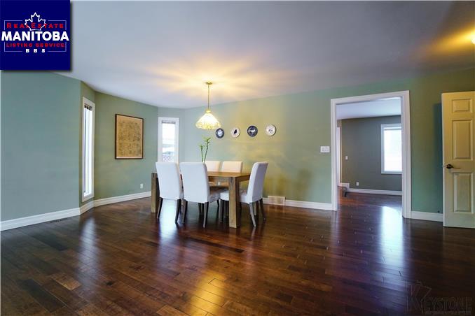 Property 47 Ridgebury Pl img1