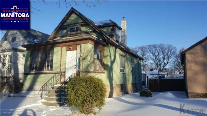 907 Strathcona St, Winnipeg