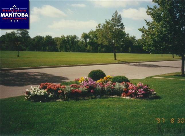 Property 393 Churchill Dr img1