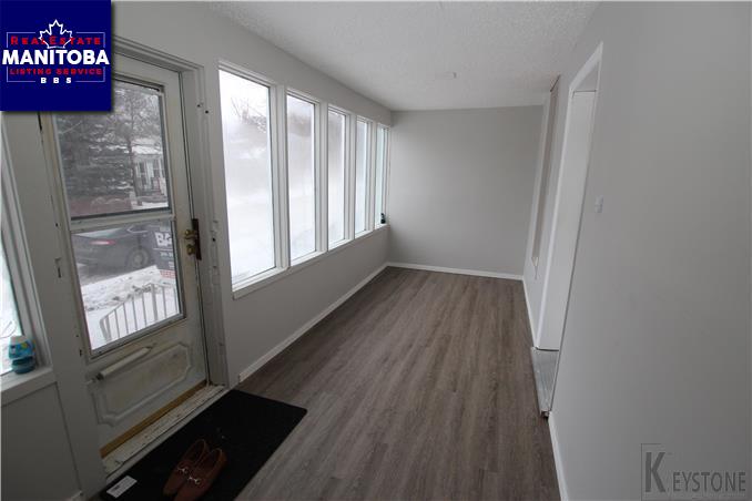 Property 437 Tweed Ave img1