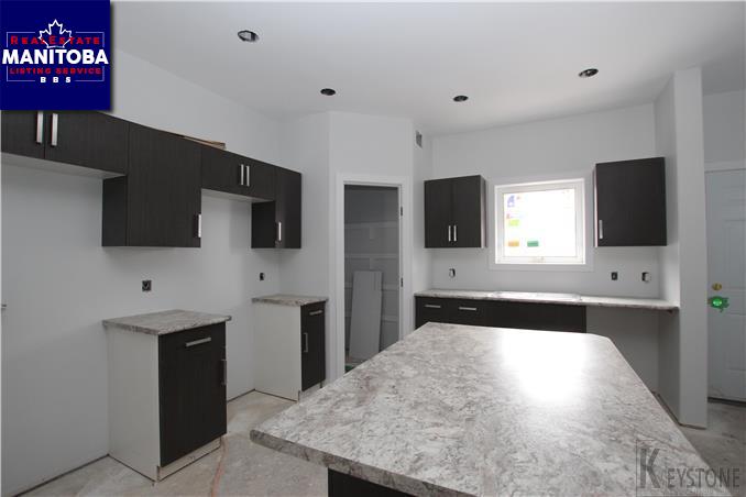 Property 387 Roberta Ave img1