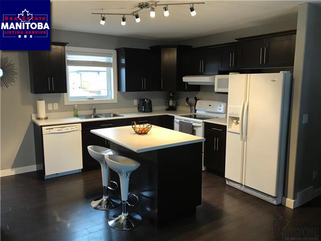 Property 740 Townsend Dr img1