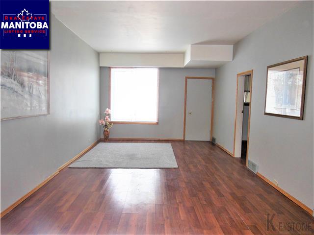 Property 365 Simcoe St img1