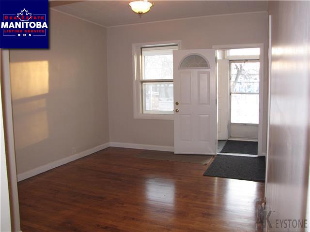 Property 403 Union Ave W img1