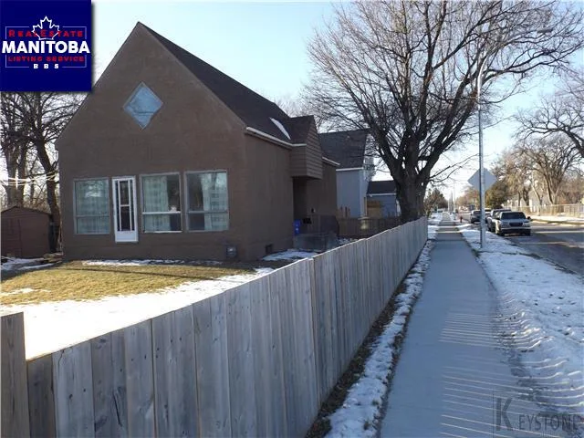 714 Manhattan Ave, Winnipeg