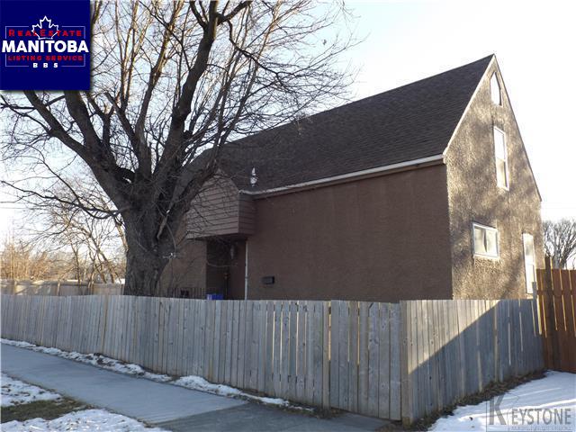 Property 714 Manhattan Ave img1