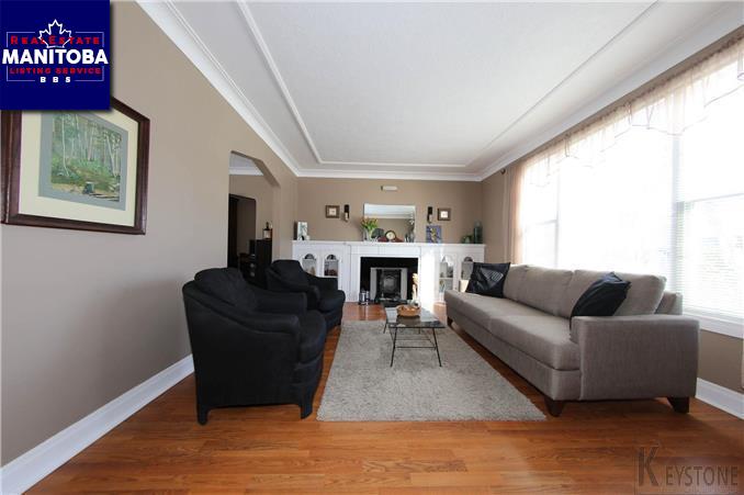 Property 615 Elm St img1