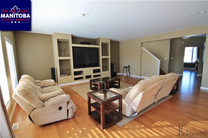 Property 98 Prairieside Cr img1