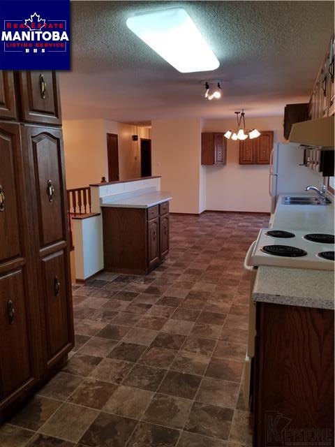 Property 17 Leslie Dr img1