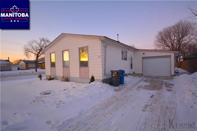 9 Veronica Bay, Winnipeg