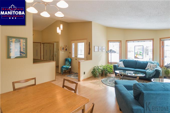 Property 67 Bethune Way img1