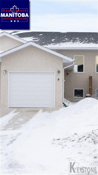 Property 9 Kootenay Way img1