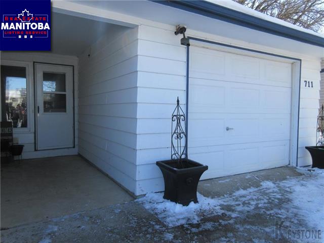 Property 711 Galway Bay img1