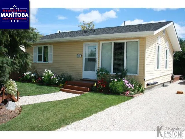 82 Rue Perron St, Lorette