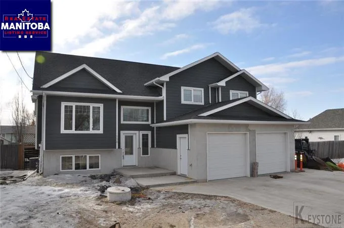 136 Manitoba St