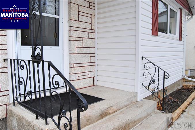 Property 713 Oak Ave img1