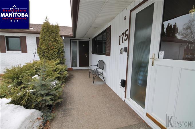 Property 175 Larchdale Cr img1