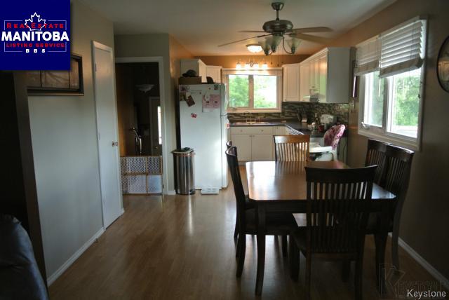 Property 402 Nelson St E img1