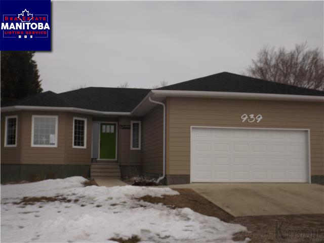 Property 939 2nd Ave Main image