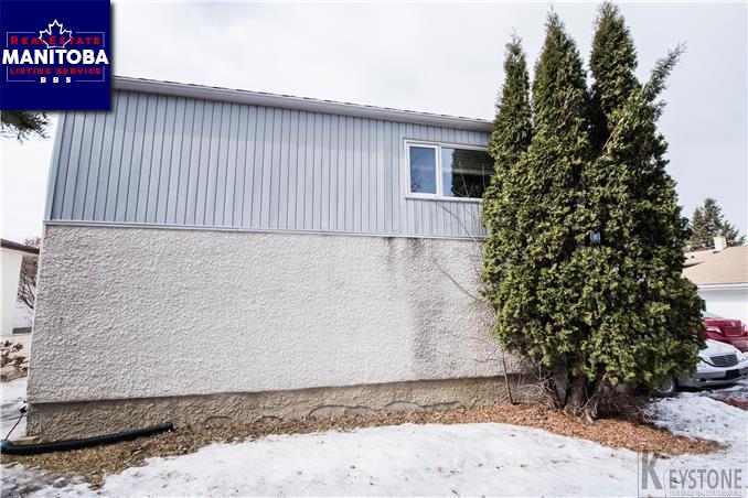 Property 14 Mansard Cl img1