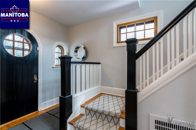 Property 332 Queenston St img1