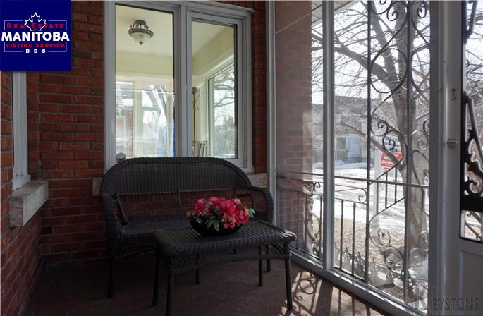 Property 509 Telfer St S img1