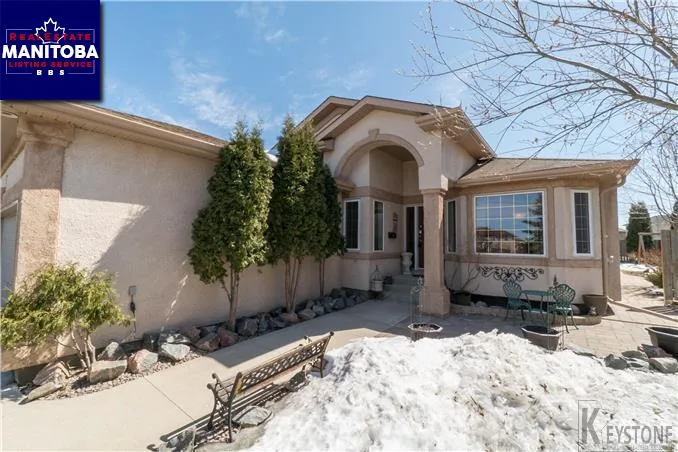 42 Breland Bay, Winnipeg