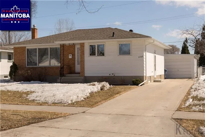 1123 De Fehr St, Winnipeg