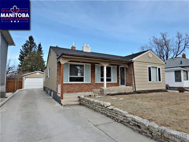 326 Elm Ave, Steinbach