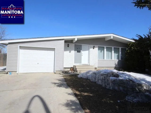 49 Pine Bluff Rd, Winnipeg