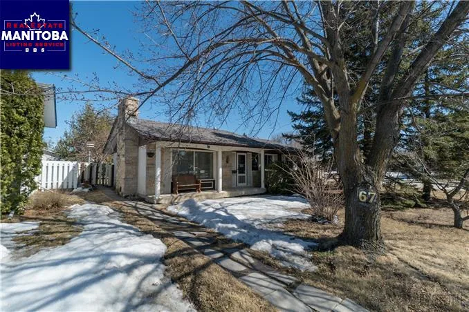 67 Woodford Bay, Winnipeg