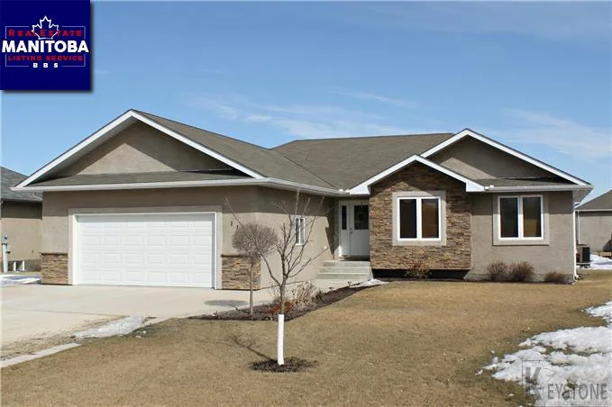 111 Creekside Dr, Steinbach