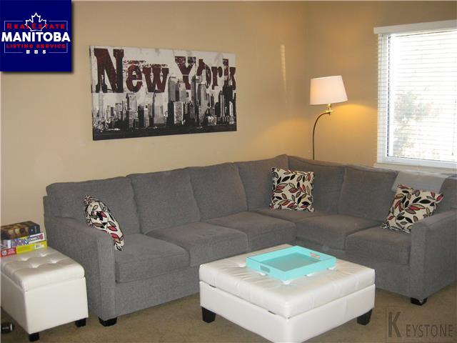 Property 9 Acorn Pl img1