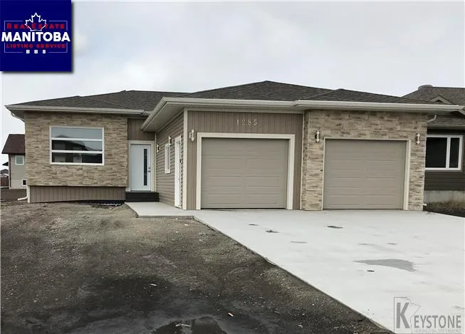 1285 Elantra Dr, Winkler