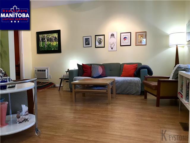 Property 689 Ashburn St img1