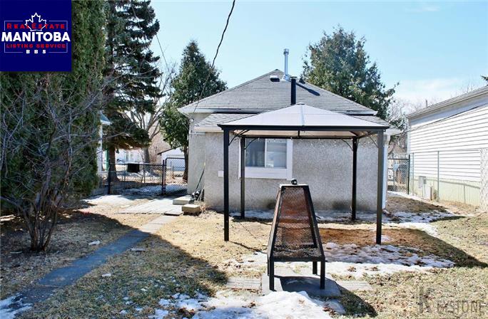 Property 597 Johnson Ave E img1