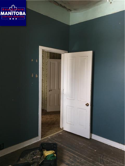 Property 112 Barr St img1