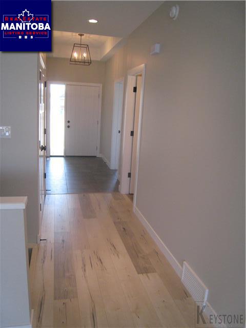 Property 24 70 Oak Forest Cr img1