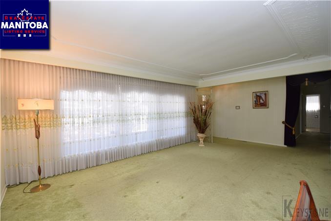 Property 100 Larchdale Cr img1