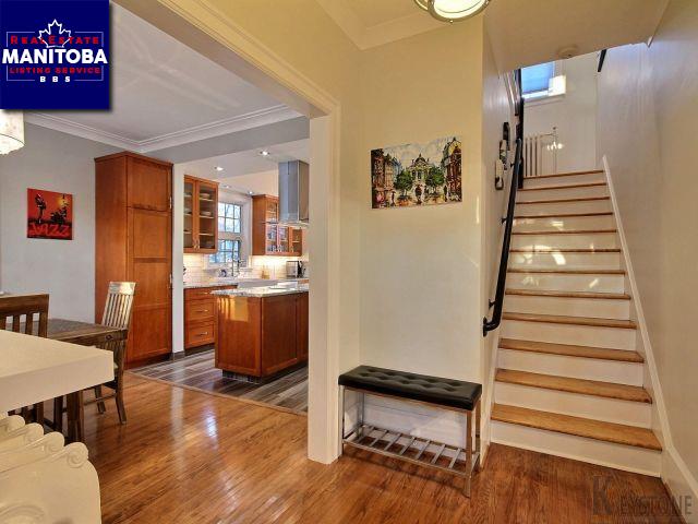 Property 100 Queenston St img1