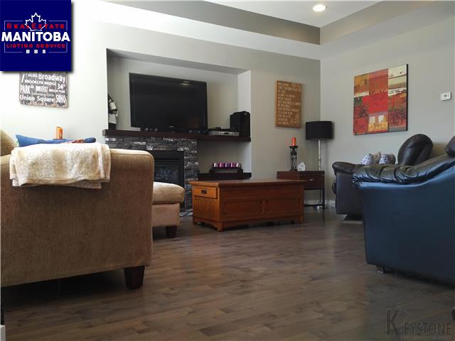 Property 183 Cindy Klassen Way img1