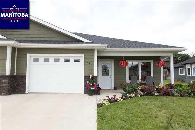 290 Meadow Wood Dr, Carman