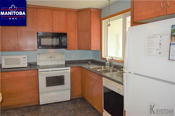 Property 68 University Cr img1