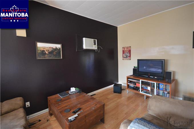 Property 147 Simcoe St img1