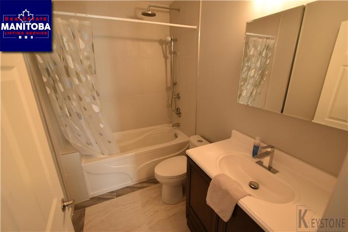 Property 735 Clandeboye Ave img1