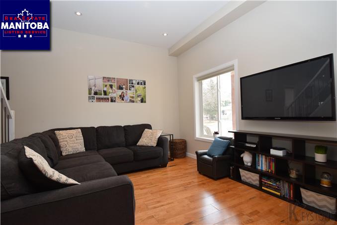 Property 297 Knowles Ave img1