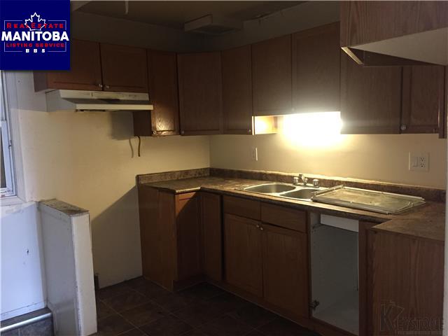 Property 613 Oak Bay img1