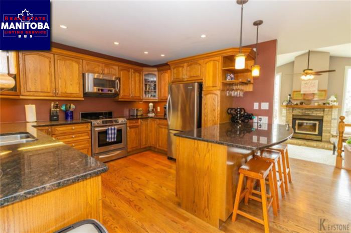 Property 300 4th St E img1