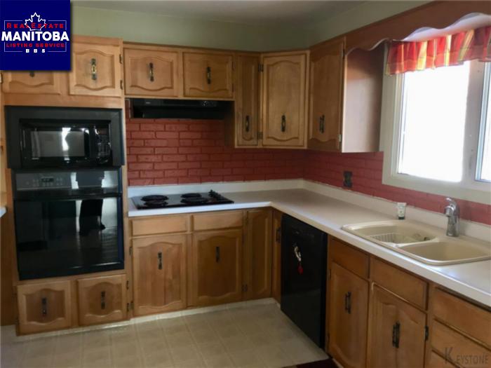 Property 19049 Gimli Park Rd img1